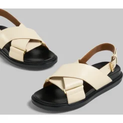 Marni Sandaler*Ikoniske lædersandaler med krydsrem Hvid