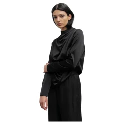 Ahlvar Gallery Bluser & Skjorter*Jade Satin Bluse med Asymmetriske Folder Sort
