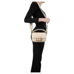 Versace Håndtasker*Quiltet læder skuldertaske med magnetisk lukning Hvid