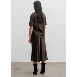 Ahlvar Gallery T-Shirts*Silke T-shirt Mørke med Asymmetriske Plisser Brun