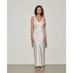 ENVELOPE 1976 Kjoler*Silkekjole med V-udskæring Beige