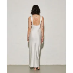 ENVELOPE 1976 Kjoler*Silkekjole med V-udskæring Beige