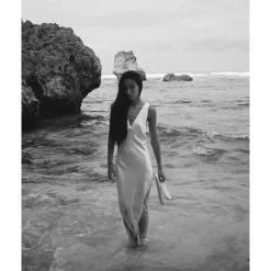 ENVELOPE 1976 Kjoler*Silkekjole med V-udskæring Beige