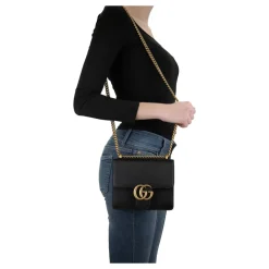 Gucci Skuldertasker*Stilfuld læder crossbody taske med kæde Sort